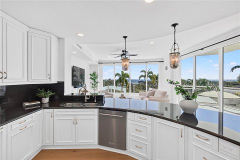 Condominio en venta en Saint Petersburg, Florida, 3 dormitorios, 340.02 m2 № 2420453 - foto 13