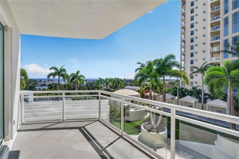 Condominio en venta en Saint Petersburg, Florida, 3 dormitorios, 340.02 m2 № 2420453 - foto 9
