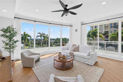 Condominio en venta en Saint Petersburg, Florida, 3 dormitorios, 340.02 m2 № 2420453 - foto 5