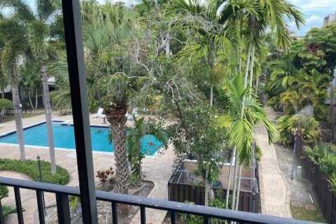 Condominio en venta en Pinecrest, Florida, 2 dormitorios, 91.23 m2 № 1877813 - foto 4