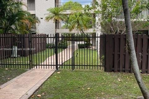 Condominio en venta en Pinecrest, Florida, 2 dormitorios, 91.23 m2 № 1877813 - foto 2