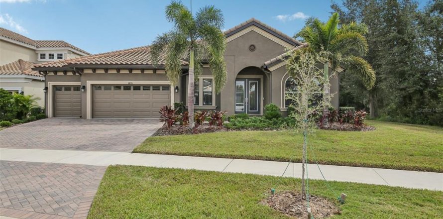 House in Riverview, Florida 4 bedrooms, 296.17 sq.m. № 2151496