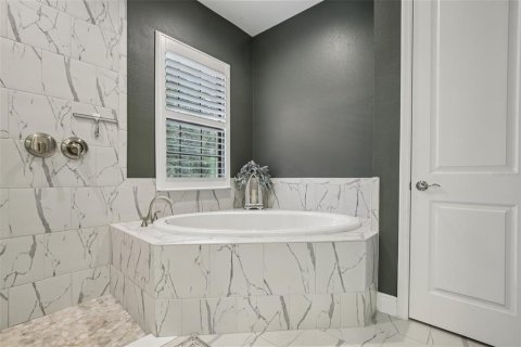 House in Riverview, Florida 4 bedrooms, 296.17 sq.m. № 2151496 - photo 25