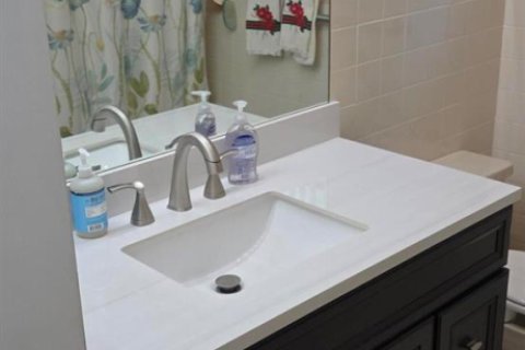 House in Pompano Beach, Florida 3 bedrooms, 114.46 sq.m. № 2422640 - photo 7