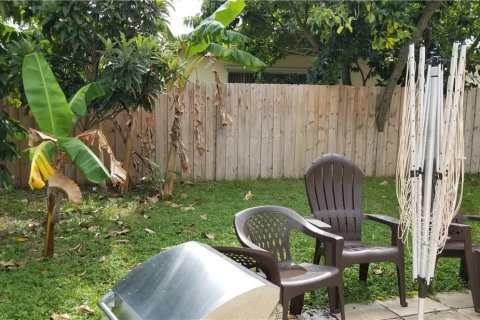 House in Pompano Beach, Florida 3 bedrooms, 114.46 sq.m. № 2422640 - photo 14