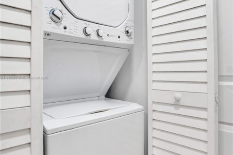 Купить кондоминиум в Пемброк-Пайнс, Флорида 2 спальни, 74.88м2, № 1890409 - фото 24