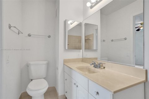 Купить кондоминиум в Пемброк-Пайнс, Флорида 2 спальни, 74.88м2, № 1890409 - фото 19