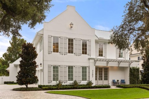 House in Orlando, Florida 5 bedrooms, 492.01 sq.m. № 2408477