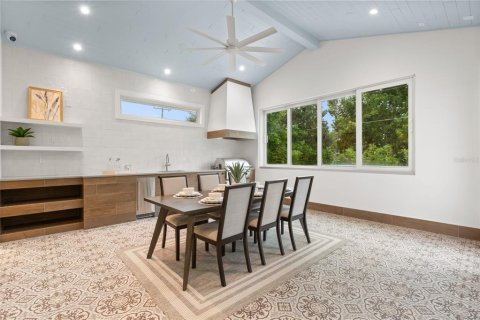 House in Orlando, Florida 5 bedrooms, 492.01 sq.m. № 2408477 - photo 24