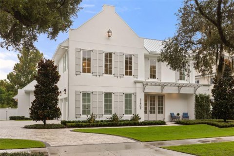 House in Orlando, Florida 5 bedrooms, 492.01 sq.m. № 2408477 - photo 2