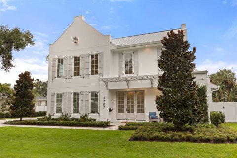 House in Orlando, Florida 5 bedrooms, 492.01 sq.m. № 2408477 - photo 4