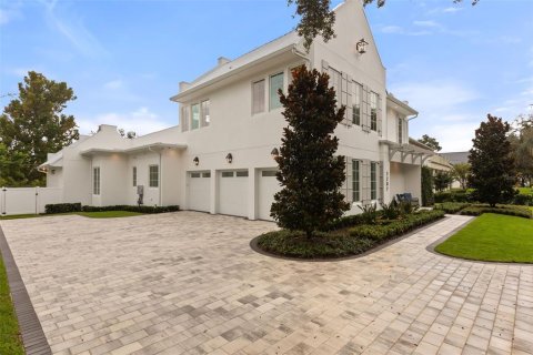 House in Orlando, Florida 5 bedrooms, 492.01 sq.m. № 2408477 - photo 6