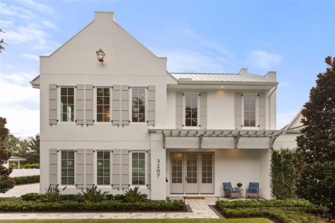 House in Orlando, Florida 5 bedrooms, 492.01 sq.m. № 2408477 - photo 3
