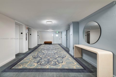 Condo in Fort Lauderdale, Florida, 1 bedroom № 2185541 - photo 17