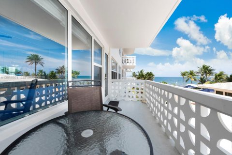 Condo in Fort Lauderdale, Florida, 1 bedroom № 2185541 - photo 2