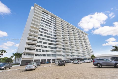 Condo in Fort Lauderdale, Florida, 1 bedroom № 2185541 - photo 19