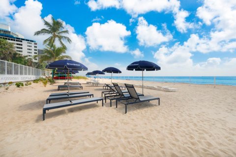 Condo in Fort Lauderdale, Florida, 1 bedroom № 2185541 - photo 21