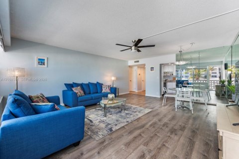 Condo in Fort Lauderdale, Florida, 1 bedroom № 2185541 - photo 6
