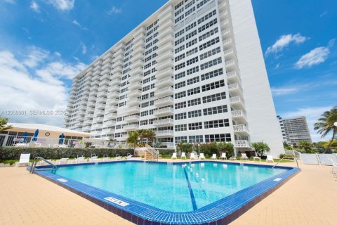Condo in Fort Lauderdale, Florida, 1 bedroom № 2185541 - photo 18