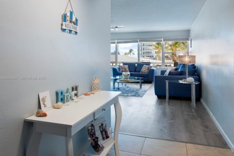 Condo in Fort Lauderdale, Florida, 1 bedroom № 2185541 - photo 4