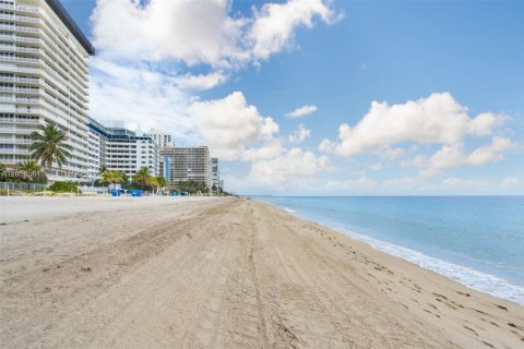 Condo in Fort Lauderdale, Florida, 1 bedroom № 2185541 - photo 22