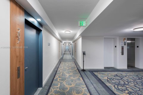 Condo in Fort Lauderdale, Florida, 1 bedroom № 2185541 - photo 16