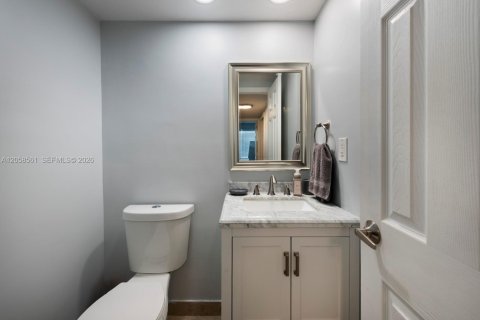 Condo in Fort Lauderdale, Florida, 1 bedroom № 2185541 - photo 11