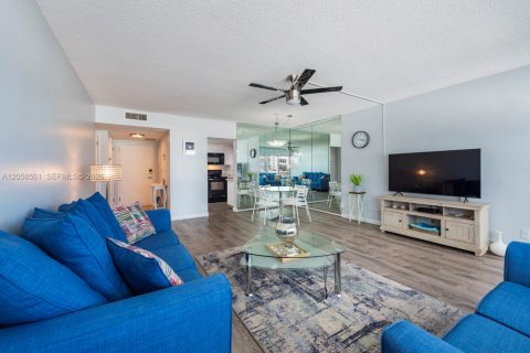 Condo in Fort Lauderdale, Florida, 1 bedroom № 2185541 - photo 7