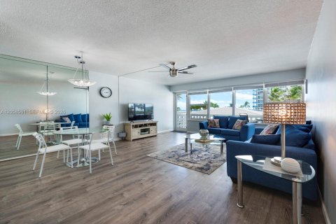 Condo in Fort Lauderdale, Florida, 1 bedroom № 2185541 - photo 5