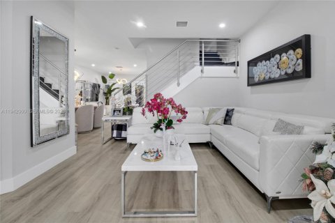 Condominio en venta en Doral, Florida, 4 dormitorios, 172.98 m2 № 2000974 - foto 3