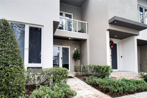 Condominio en venta en Doral, Florida, 4 dormitorios, 172.98 m2 № 2000974 - foto 2