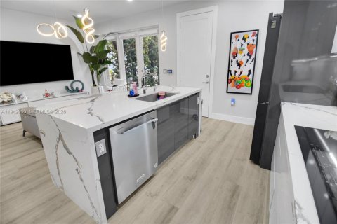 Condominio en venta en Doral, Florida, 4 dormitorios, 172.98 m2 № 2000974 - foto 10