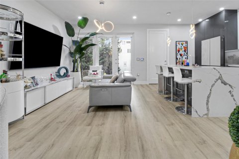 Condominio en venta en Doral, Florida, 4 dormitorios, 172.98 m2 № 2000974 - foto 4