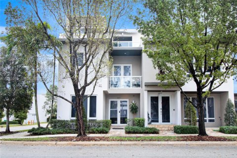 Condominio en Doral, Florida, 4 dormitorios  № 2000974