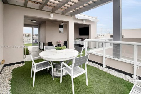 Condominio en venta en Doral, Florida, 4 dormitorios, 172.98 m2 № 2000974 - foto 26