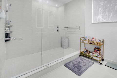 Condominio en venta en Doral, Florida, 4 dormitorios, 172.98 m2 № 2000974 - foto 16