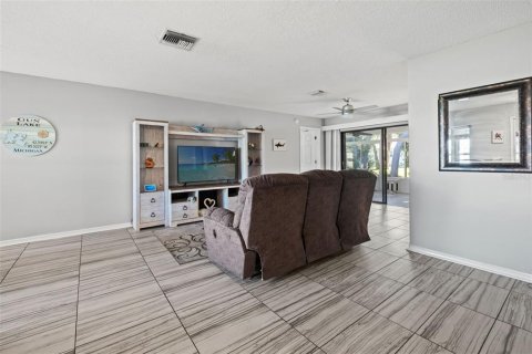 Casa en venta en Spring Hill, Florida, 2 dormitorios, 187.66 m2 № 2431664 - foto 11