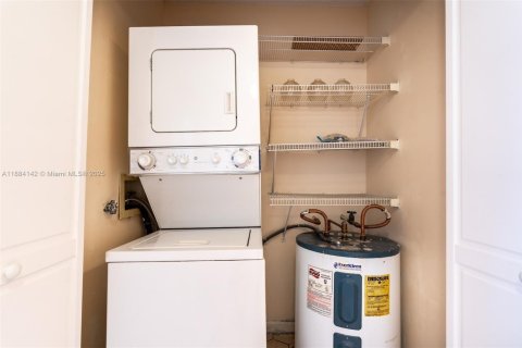 Купить кондоминиум в Маргит, Флорида 1 спальня, 89.19м2, № 2013047 - фото 8