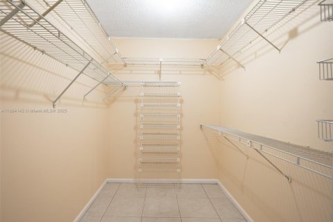 Купить кондоминиум в Маргит, Флорида 1 спальня, 89.19м2, № 2013047 - фото 13