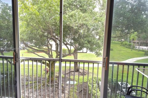 Copropriété à louer à Pembroke Pines, Floride: 2 chambres, 102.19 m2 № 2070654 - photo 4