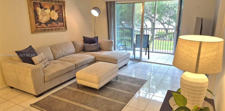 Condo à Pembroke Pines, Floride, 2 chambres  № 2070654