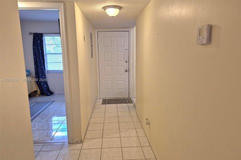 Copropriété à louer à Pembroke Pines, Floride: 2 chambres, 102.19 m2 № 2070654 - photo 18