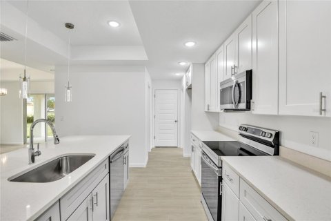 Casa en venta en Kissimmee, Florida, 4 dormitorios, 162.21 m2 № 1911627 - foto 5