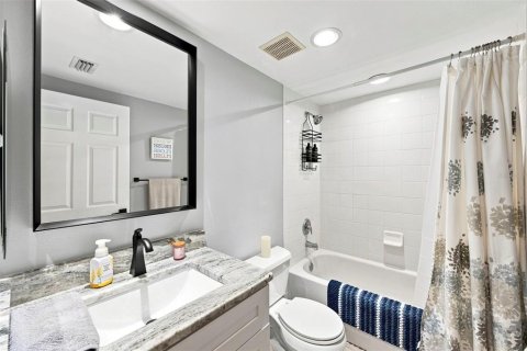 Condominio en venta en Largo, Florida, 2 dormitorios, 122.63 m2 № 2287808 - foto 16