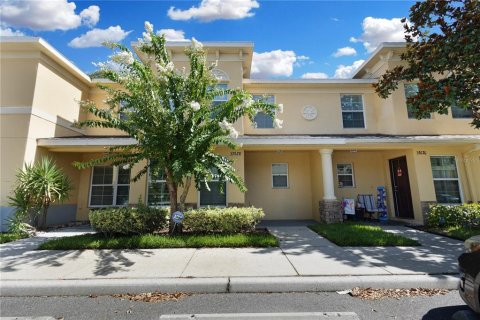 Townhouse in Zephyrhills, Florida 2 bedrooms, 145.02 sq.m. № 2198667