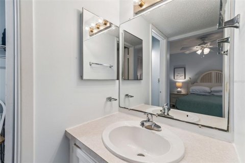 Condo in Clearwater, Florida, 1 bedroom  № 1870214 - photo 27