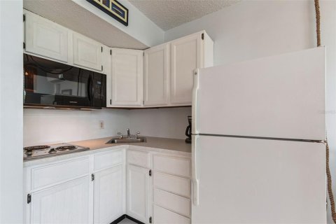 Condo in Clearwater, Florida, 1 bedroom  № 1870214 - photo 17