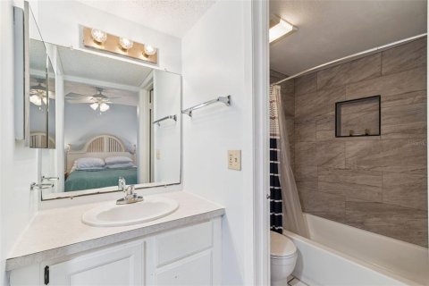 Condo in Clearwater, Florida, 1 bedroom  № 1870214 - photo 25
