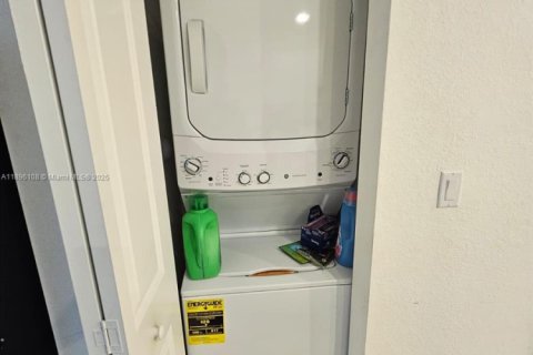 Touwnhouse à louer à Miami, Floride: 3 chambres, 129.41 m2 № 1948202 - photo 24