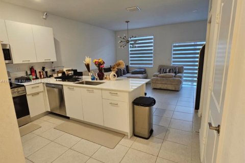 Touwnhouse à louer à Miami, Floride: 3 chambres, 129.41 m2 № 1948202 - photo 4